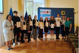 <b>POMORSKIE.Marszałkowskie stypendia na wyciągnięcie ręki. Pomorski samorząd i Unia Europejska wspierają zdolnych uczniów </b>