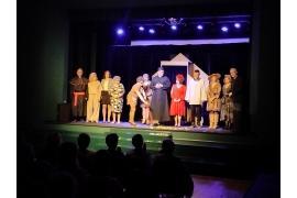 <b> GM. CZERSK. Grupa teatralna `Tak Pan Mówi` gościła dzisiaj w Domu Kultury w Rytlu ze spektaklem `Konfesjonał` (ZDJĘCIA) </b>