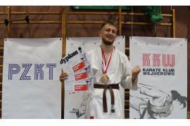 <b>Sukces zawodników z Karsina w Pomorskim Turnieju w Karate Tradycyjnym. Trzy medale zdobył Adrian Szyca z Czerska (ZDJĘCIA, WYNIKI)</b>