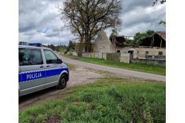 <b> GM. CZERSK. Policja prowadzi czynności - odkrycie padniętych zwierząt w Klaskawie. Właściciel w szpitalu. Co grozi za znęcanie się nad zwierzętami? </b>