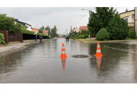 <b> POW. CHOJNICKI. Interwencje strażaków – zalane posesje i ulice (ZDJĘCIA) </b>