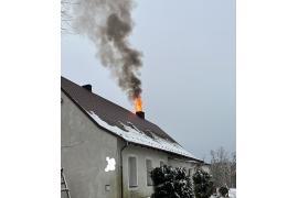 <b>GM. CZERSK. Pożar sadzy w kominie w m. Kłodnia – APEL STRAŻAKÓW (ZDJĘCIA) </b>