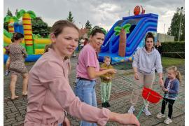<b>GM. CZERSK. Festyn rodzinny w Sołectwie Malachin. Deszczowa pogoda niestraszna! Moc atrakcji dla dzieci! (ZDJĘCIA, WIDEO)</b>