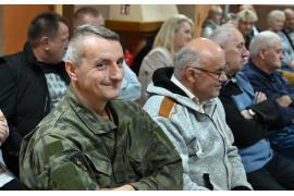 <b>GM. CZERSK. Ciemno w Stodółkach. Co z przebudową drogi Czersk - Brusy? Mieszkańcy Sołectwa Krzyż podzielili środki. Dyskusja (ZDJĘCIA)</b>