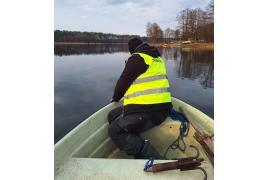 <b>GM. CZERSK. Jezioro Ostrowite – kłusownicy zostawili sieć…. Wspólna akcja SSR oraz funkcjonariuszy z KP w Czersku (ZDJĘCIA, WIDEO) </b>