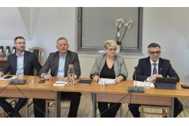 <b> CZERSK. Sesja związku gmin `W Sercu Borów Tucholskich`. Powrót tematu projektu `Rowerem przez Bory Tucholskie` (ZDJĘCIA, WIDEO) </b>