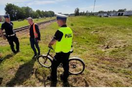 <b>Rowerzysta nie ustąpił pierwszeństwa przejazdu szynobusowi – doszło do zderzenia. APEL POLICJI</b>