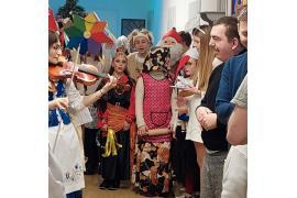 <b>CZERSK. Odwiedziny kolędników z SP 1 w WTZ Czersk (ZDJĘCIA)</b>