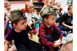 <b>GM. CZERSK. Wizyta przedstawicielek Wojska Polskiego w przedszkolu w Rytlu (ZDJĘCIA)</b>