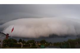 <b>Niesamowite zjawisko. Czersk <br>- zdjęcia przed burzą. <br>(Aktualizacja - 28.06.) Aktualne ostrzeżenia meteorologiczne, m.in. dla pow. chojnickiego (FOTO)</b>