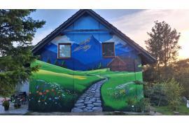 <b>GM. CZERSK. Wyjątkowa realizacja - mural. `ZA GÓRAMI, ZA LASAMI....w Rytlu`(FOTO)</b>