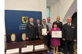 <b> CZERSK. Hełmy i ubrania dla druhów dzięki wsparciu `Pomorskie OSP 2025`. Umowa podpisana! (ZDJĘCIA) </b>
