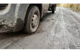 <b>GM. CZERSK. Droga – dojazd do pracy dla wielu osób. Czas najwyższy na załatanie dziur (ZDJĘCIA)</b>