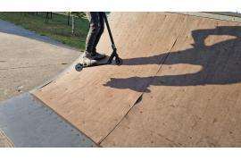 <b>CZERSK. Usterki w skateparku – użytkownicy apelują o ich usunięcie (ZDJĘCIA)</b>
