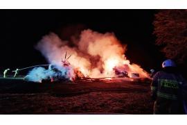 <b>GM. CZERSK. Pożar stodoły w Gotelpiu. Trwa dogaszanie pogorzeliska (ZDJĘCIA, WIDEO)</b>