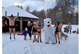 <b>Razem w lodowatej Wdzie. Wspólne morsowanie - gminy Czersk i Czarna Woda (ZDJĘCIA)</b>