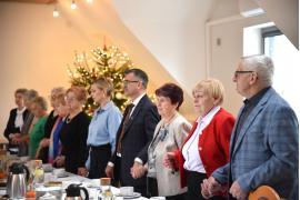 <b>CZERSK. Trwa spotkanie opłatkowe emerytowanych pracowników urzędu miejskiego (ZDJĘCIA)</b>