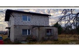 <b>Działka budowlana z budynkiem mieszkalnym i gospodarczym w Czersku</b>