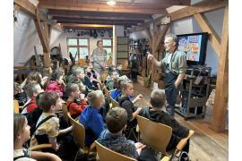 <b>GM. CZERSK. Wycieczkę do skansenu `Chata Kaszubska` w Brusach-Jagliach. Ciekawe zajęcia - zobaczcie jakie znajdują się tam eksponaty (ZDJĘCIA)</b>