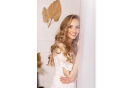 <b> CZERSK. Natalia Szarmach-Pstrąg: Nie bójmy się próbować kolejny raz, szukajmy swojej drogi i doceniajmy drobne rzeczy. Premiera drugiej autorskiej piosenki pt. ` A może by tak` (WIDEO)</b>