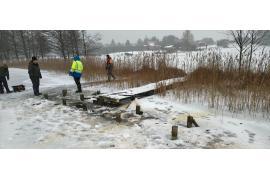 <b>Wędkarze z Czerska sprzątają Jezioro Krasne. W planach nowe pomosty (ZDJĘCIA)</b>