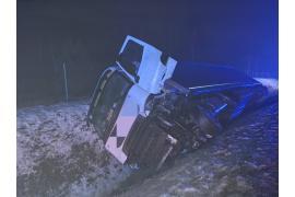 <b>Zderzenie auta osobowego z ciężarówką na chojnickiej obwodnicy (ZDJĘCIA)</b>