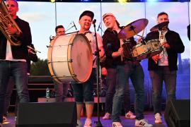 <b>GM. CZERSK. ZESPÓŁ GIS, MACZO oraz Clueey na scenie. Muzyczny finał dożynek w Złym Mięsie. Koncerty i wspólna zabawa (ZDJĘCIA, WIDEO)</b>