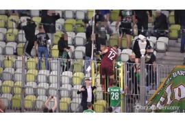 <b>Policjanci z Pomorza zatrzymali kilkudziesięciu stadionowych chuliganów. Zarzuty m.in. dla 29-latka z Chojnic (ZDJĘCIA, WIDEO)</b>