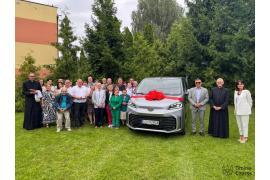 <b> CZERSK. Nowy samochód dla uczestników ŚDS w Czersku oficjalnie przekazany! (ZDJĘCIA, WIDEO) </b>