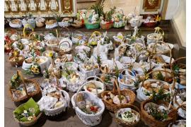 <b>CZERSK. Święcenie pokarmów wielkanocnych. Wielka Sobota. Adoracja przy Grobie Pańskim</b>