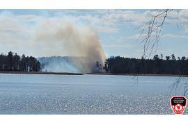 <b>Pożar poszycia lasu – 1 ha, teren Nadleśnictwa Rytel. W akcji brali udział m.in. strażacy z OSP Rytel. Użyto również trzy samoloty Dromader (ZDJĘCIA)</b>