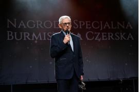 <b> Rada Miejska w Czersku podjęła uchwałę w sprawie nadania tytułu `Zasłużony dla Czerska` księdzu Zbigniewowi Straszewskiemu, proboszczowi Parafii pw. św. Marii Magdaleny w Czersku </b>