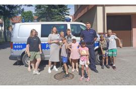 <b>CZERSK.Uczestnicy Klubu Rodzinno-Młodzieżowego odwiedzili policjantów z Komisariatu w Czersku (ZDJĘCIA)</b>