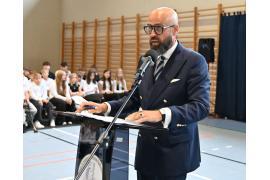 <b>GM. CZERSK. Nowy rok szkolny w Łęgu. Bartosz Drelak rozpoczyna pracę jako dyrektor (ZDJĘCIA, WIDEO)</b>