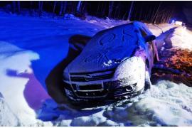 <b>GM. CZERSK. Opel w przydrożnym rowie – DK22. Uwaga! Ślisko na drogach (ZDJĘCIA, WIDEO)</b>