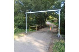<b> GM. CZERSK. Trwa montaż bramownic na moście we Wiecku (ZDJĘCIA, WIDEO)</b>