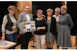 <b> CZERSK. Słuchacze UTW wysłuchali wykładu o pracy fotoreportera - Olek Knitter zaprezentował ciekawe zdjęcia i o nich opowiedział (ZDJĘCIA, WIDEO) </b>