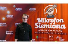 <b>Czerszczanin Patryk Szynwelski uczestnikiem Finałowego Konkursu Wokalnego `Mikrofon Siemiona` (WIDEO)</b>