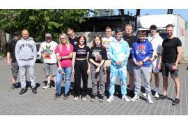 <b>CZERSK. Spontan Crew. Wspólny przejazd na rozpoczęcie sezonu motoryzacyjnego u CMK. `Nie tylko blacha, ale i dobre serce` (ZDJĘCIA, WIDEO)</b>