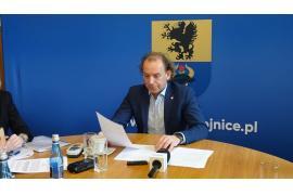<b>GM. CZERSK. Starosta ma pomysł na remont drogi z DK 22 do Woziwody.  Na konferencji o `Koziej szosie` oraz trasie z Rytla do Zapędowa </b>