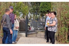 <b>CZERSK. Kolejne wejście na cmentarz parafialny – od strony placu Piekarka – już gotowe. Pani Marzena: DZIĘKUJEMY! (ZDJĘCIA) </b>