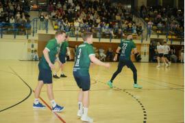 <b>CZERSK. Brawo Czerszczanie! MKS SPR Polska Handball Czersk pokonuje gości 31:29. Walka o przysłowiowe 6 punktów (ZDJĘCIA, WIDEO)</b>