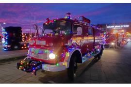 <b>Mercedes Zabytkowej Straży Pożarna w Czersku uczestniczył w Konwoju Mikołajów w ciężarówkach (KONKURS) WIDEO</b>