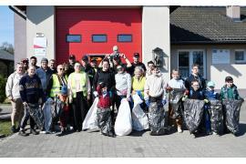 <b>GM. CZERSK. W Będźmierowicach trwa wspólne sprzątanie wsi (ZDJĘCIA, WIDEO)</b>