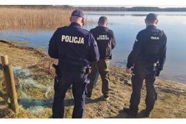<b>Koło 078 PZW w Czersku: Interwencja na jeziorze. Całość zabezpieczonego sprzętu została przekazana policji (ZDJĘCIA, WIDEO)</b>