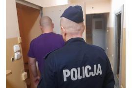 <b>POW. KOŚCIERSKI. Policjanci zatrzymali 36-latka z narkotykami i nielegalną bronią. Ponad 1800 porcji amfetaminy, marihuany...</b>