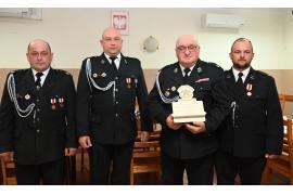 <b>GM. CZERSK. Sto lat dla druha Zbigniewa Bielawskiego. Emocje i łzy podczas dzisiejszego zebrania. Jest nowy prezes i naczelnik OSP Będźmierowice. GRATULACJE! (ZDJĘCIA, WIDEO)</b>