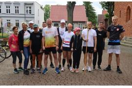 <b>CZERSK. Biegowa pielgrzymka wyruszyła z Czerska do Wiela (ZDJĘCIA, WIDEO)</b>