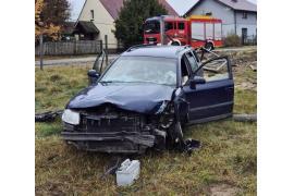 <b>AKTUALIZACJA - informacja z policji - wstępne ustalenia. Zatrzymany 43-latek z gm. Czersk. W Legbądzie vw passat wypadając z drogi ściął słup... (ZDJĘCIA, WIDEO)</b>