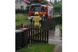 <b>AKTUALIZACJA - RYTEL, GUTOWIEC - GM. CZERSK. Intensywne opady deszczu - dużo zastoisk wody. Kierowcy uważajcie. Zalane posesje (FOTO)</b>